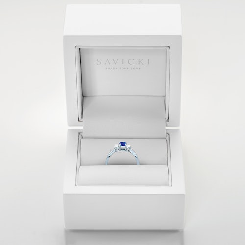 Pierścionek Heart of the Ocean: białe złoto, niebieski szafir